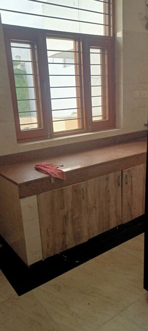 Kitchen in 2 BHK Builder Floor at DLF City Phase IV, Dlf Phase iv – for Rent