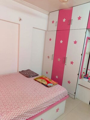 Room in 2.5 BHK Apartment at Sai Orchards Apartment, Pimple Saudagar – for Rent