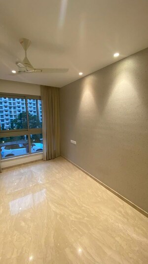Room in 2 BHK Apartment at Hiranandani Highland, Powai – for Rent