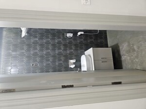 Parking in 3 BHK Builder Floor at Anand Vihar – for Rent