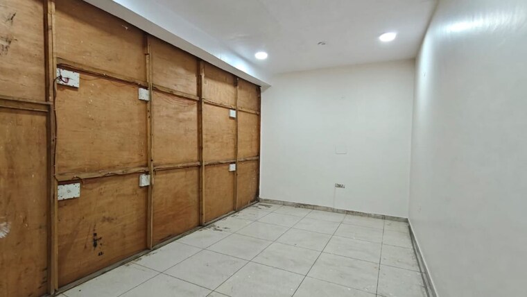 Room, faridabad-industrial-town Commercial Showroom 400 Sq.Yd. In Sector 57 Faridabad 10257863