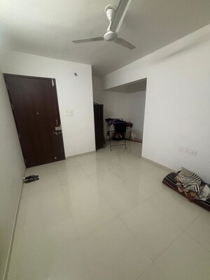 Room in 2 BHK Apartment at Link Road – for Rent