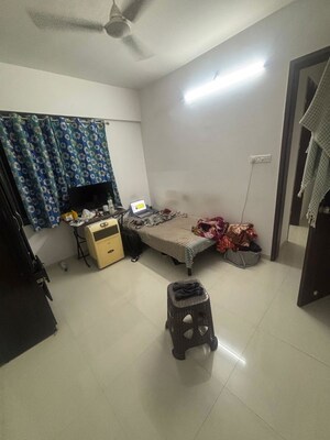 Living Room in 2 BHK Apartment at Link Road – for Rent