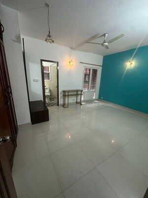Room in 3 BHK Apartment at Richmond Town – for Rent