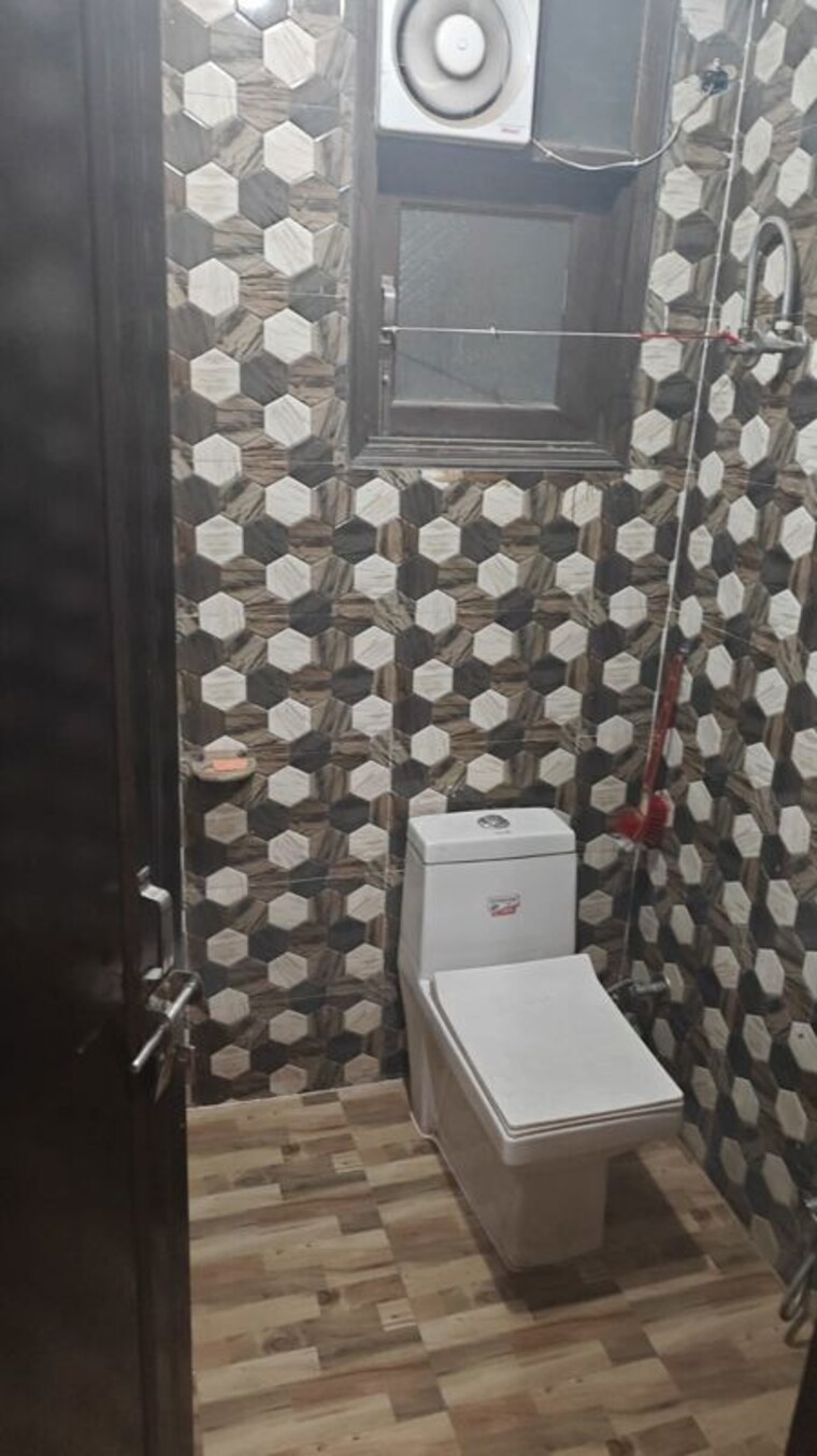 Bathroom, chattarpur 1 Bedroom 450 Sq.Ft. Builder Floor In Chattarpur Delhi 10258115