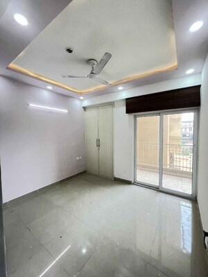 Room in 3 BHK Apartment at Panchsheel Greens, Sector 16 Greater Noida – for Rent