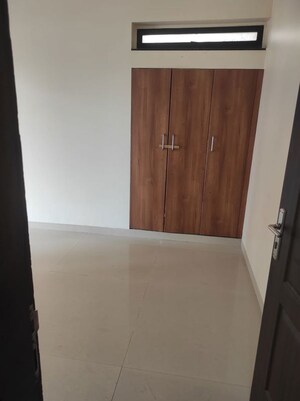 Room in 2 BHK Apartment at K Raheja Heights, Malad East – for Rent