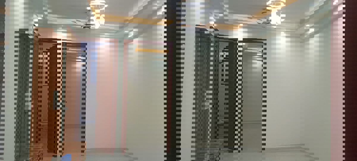 Room in 3 BHK Builder Floor at Chattarpur – for Rent