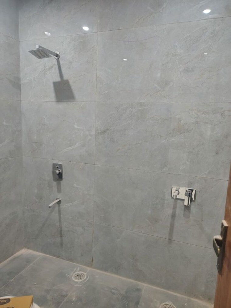 Bathroom, pir machalla 3 Bedroom 1300 Sq.Ft. Builder Floor In Pir Machalla Zirakpur 10258318