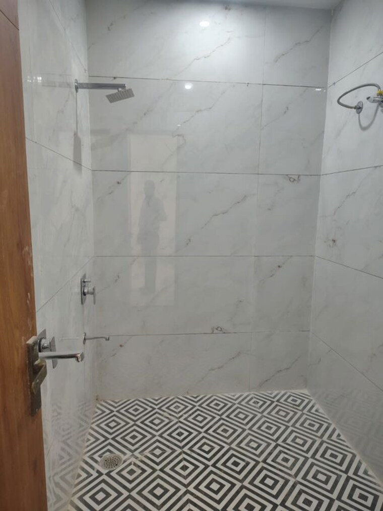 Bathroom, pir machalla 3 Bedroom 1300 Sq.Ft. Builder Floor In Pir Machalla Zirakpur 10258318