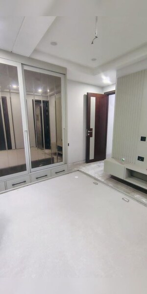 Room in 3 BHK Builder Floor at Rohini Sector 16 – for Sale