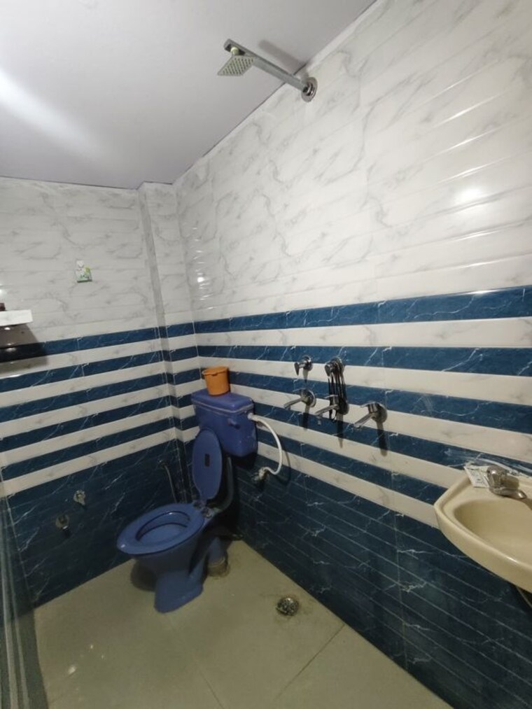 Bathroom, buddhi vihar 2 Bedroom 75 Sq.Mt. Builder Floor In Buddhi Vihar Moradabad 10258388