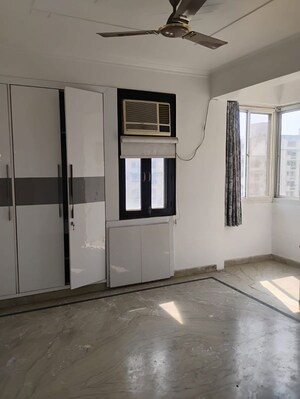 Room in 3 BHK Apartment at Sector 18 Dwarka – for Rent