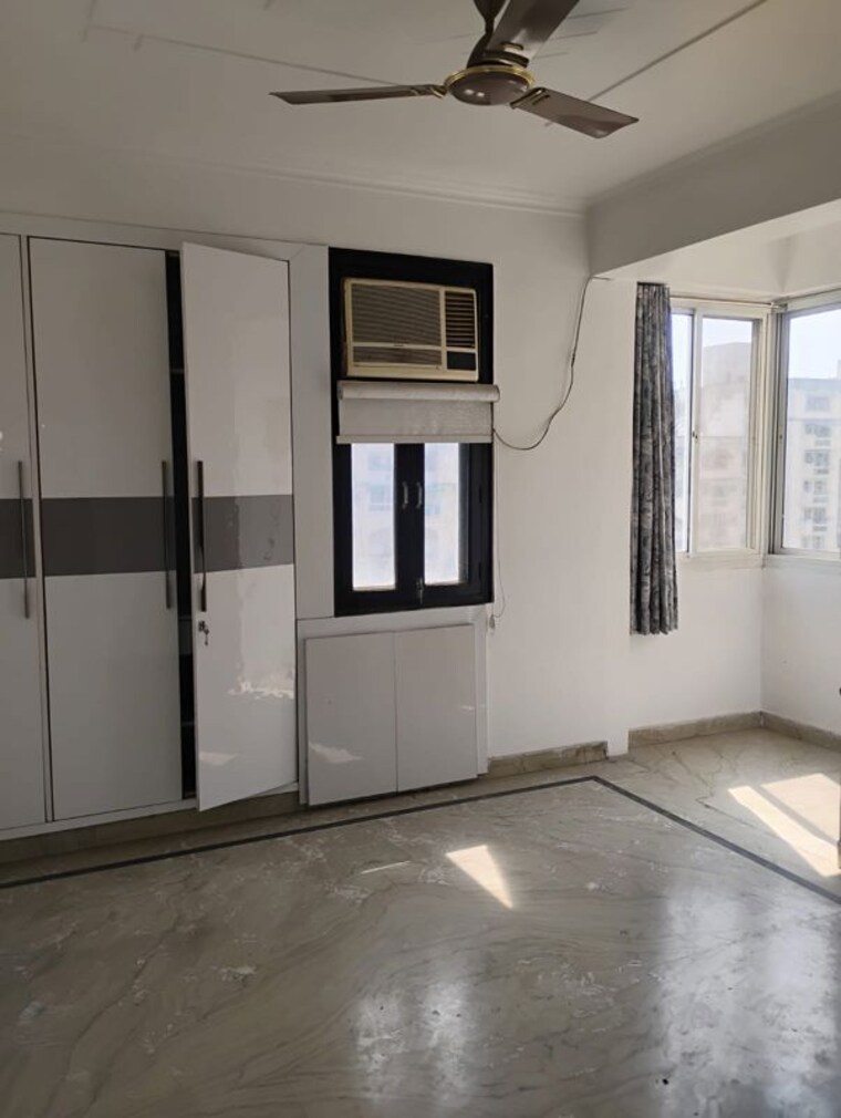 Room, sector 18 dwarka 3 Bedroom 1900 Sq.Ft. Apartment In Sector 18 Dwarka Delhi 10258386