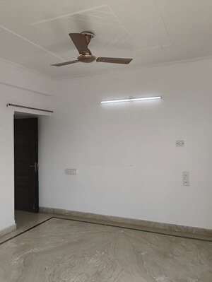 Room in 3 BHK Apartment at Sector 18 Dwarka – for Rent