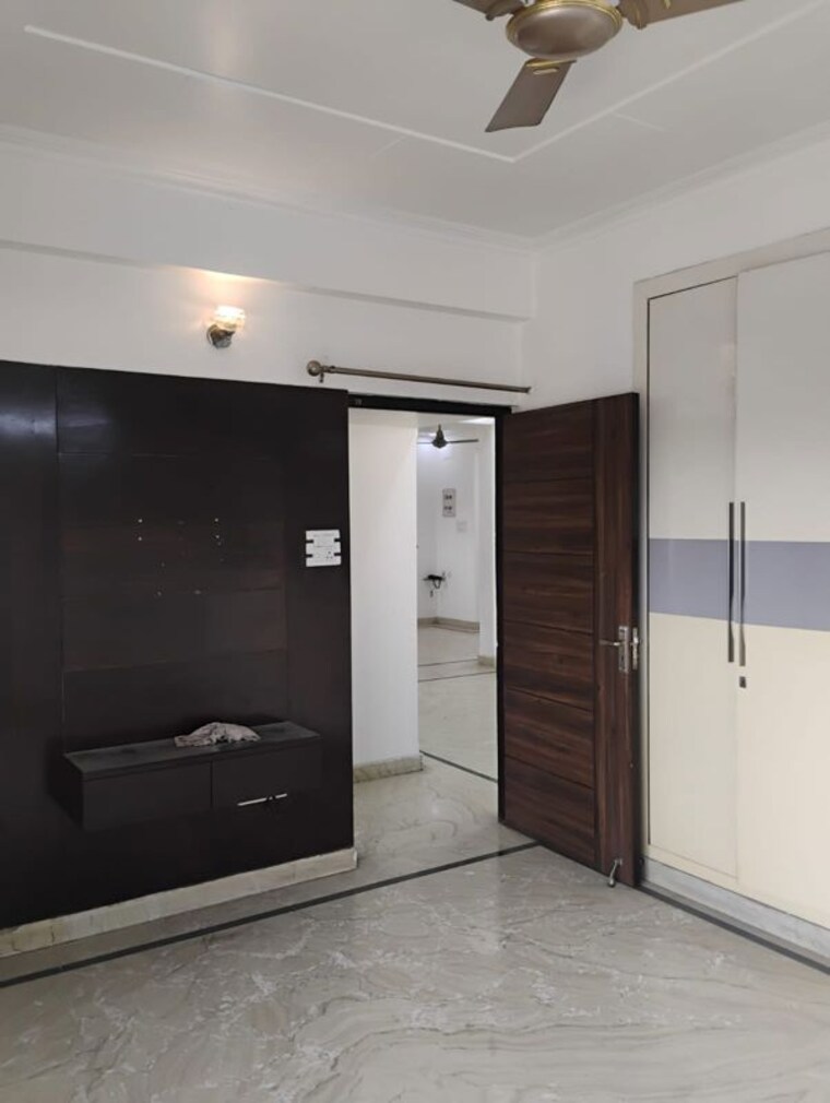 Room, sector 18 dwarka 3 Bedroom 1900 Sq.Ft. Apartment In Sector 18 Dwarka Delhi 10258386