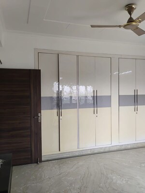 Room in 3 BHK Apartment at Sector 18 Dwarka – for Rent