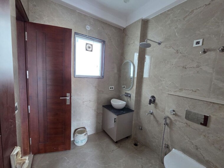 Bathroom, sector 9a 3 Bedroom 263 Sq.Yd. Builder Floor In Sector 9a Gurgaon 10258391