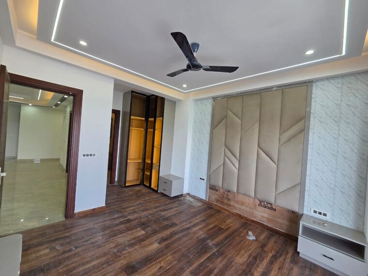 Room, sector 9a 3 Bedroom 263 Sq.Yd. Builder Floor In Sector 9a Gurgaon 10258391