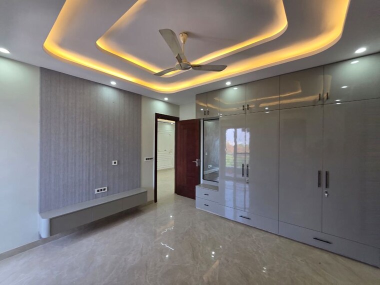 Room, sector 9a 3 Bedroom 263 Sq.Yd. Builder Floor In Sector 9a Gurgaon 10258391