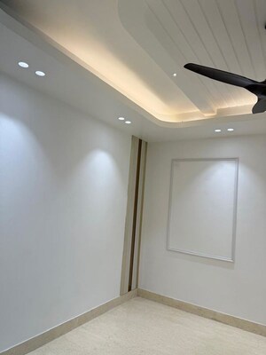 Room in 3 BHK Apartment at Central Park I, Sector 42 – for Sale