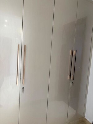 Furnished Amenities in 3 BHK Apartment at Central Park I, Sector 42 – for Sale