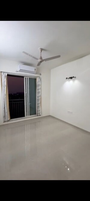 Room in 3 BHK Apartment at L&T Seawoods Residences Phase 2, Seawoods – for Rent