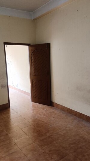 Room in 1 BHK Villa at Paltan Bazaar – for Rent