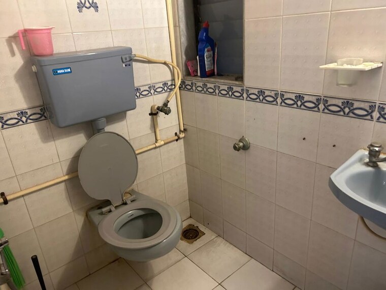 Bathroom, shree-vallabh-anand-chs 1 Bedroom 635 Sq.Ft. Apartment In Malad West Mumbai 10258470