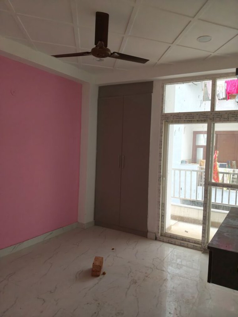 Room, sector 73 3 Bedroom 1550 Sq.Ft. Builder Floor In Sector 73 Noida 10258784