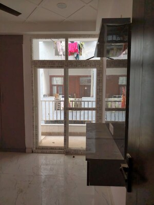 Room in 3 BHK Builder Floor at Sector 73 – for Rent