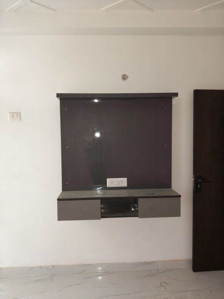 undefined, sector 73 3 Bedroom 1550 Sq.Ft. Builder Floor In Sector 73 Noida 10258784