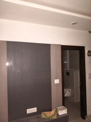 Building Lobby in 3 BHK Builder Floor at Sector 73 – for Rent