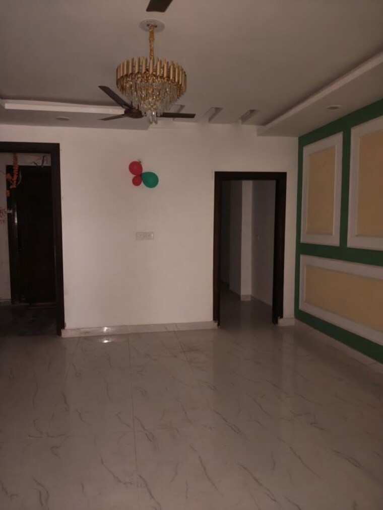 Living Room, sector 73 3 Bedroom 1550 Sq.Ft. Builder Floor In Sector 73 Noida 10258784