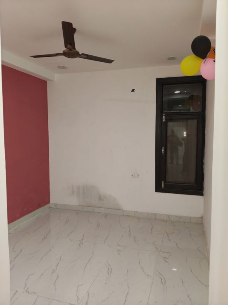 Room, sector 73 3 Bedroom 1550 Sq.Ft. Builder Floor In Sector 73 Noida 10258784