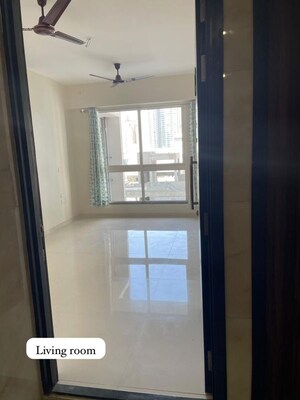 Room in 2 BHK Apartment at Sheth Zuri, Laxmi Nagar – for Rent