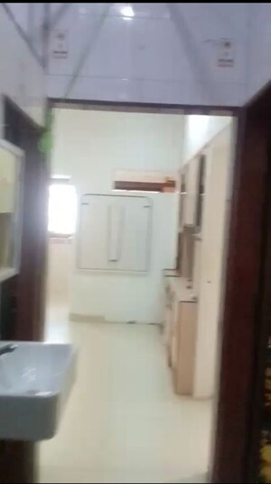 Room in 2 BHK Apartment at Ravi Krupa, Matunga East – for Rent