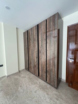 Room in 3 BHK Builder Floor at Sector 31 – for Rent