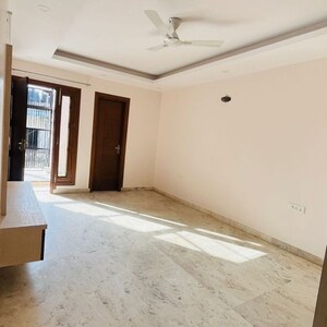 Room in 3 BHK Builder Floor at South Extension I – for Rent
