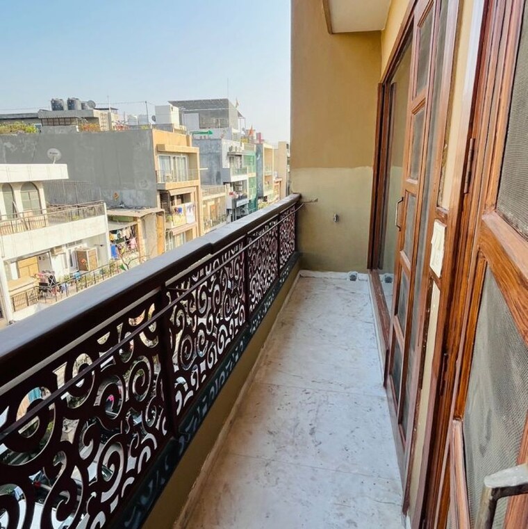 Balcony, south extension i 3 Bedroom 1800 Sq.Ft. Builder Floor In South Extension I Delhi 10258826