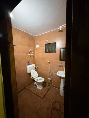 Bathroom in 1 BHK Apartment at Shalimar Garden Extension I – for Rent