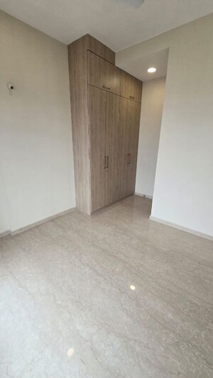Room in 2 BHK Apartment at Kalpataru Magnus, Bandra East – for Rent