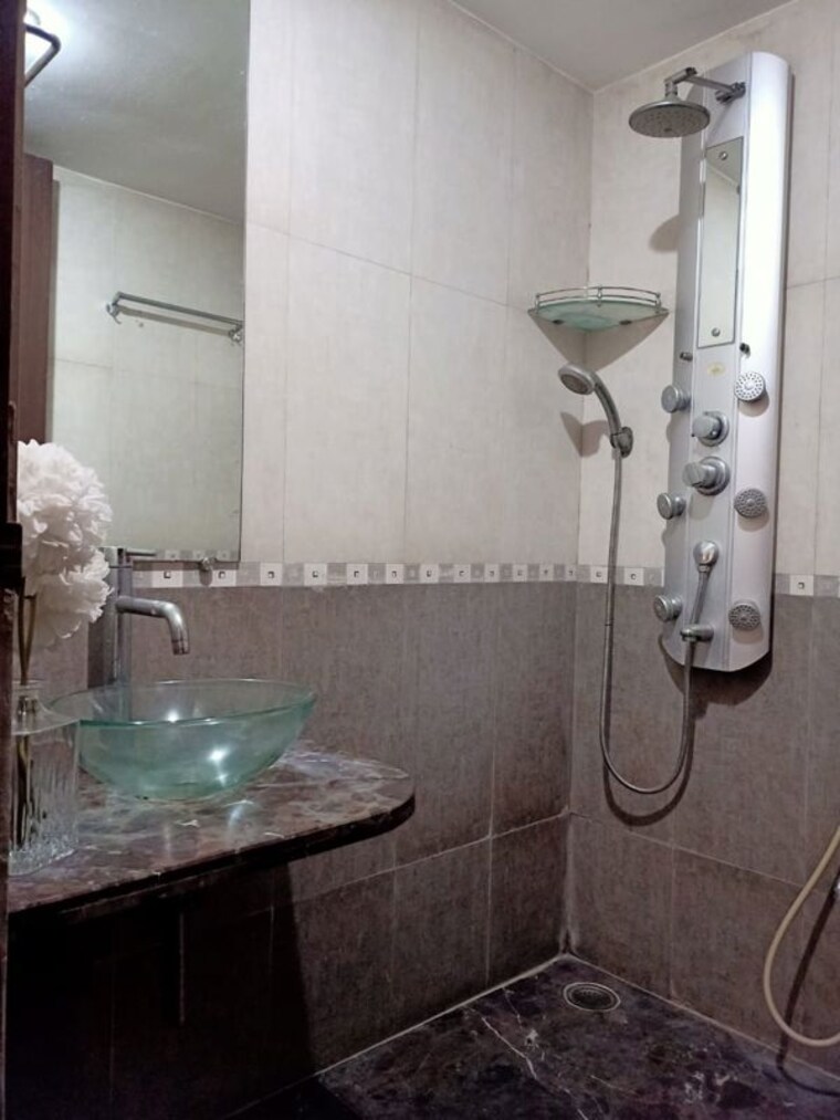 Bathroom, ekta-everglades 3 Bedroom 1250 Sq.Ft. Apartment In Bandra West Mumbai 10259389