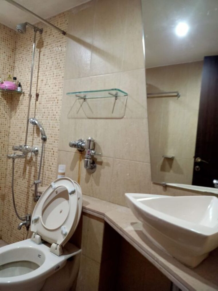 Bathroom, ekta-everglades 3 Bedroom 1250 Sq.Ft. Apartment In Bandra West Mumbai 10259389