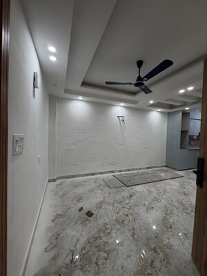 Room in 2 BHK Apartment at Palm Residency Chhatarpur, Chattarpur – for Rent