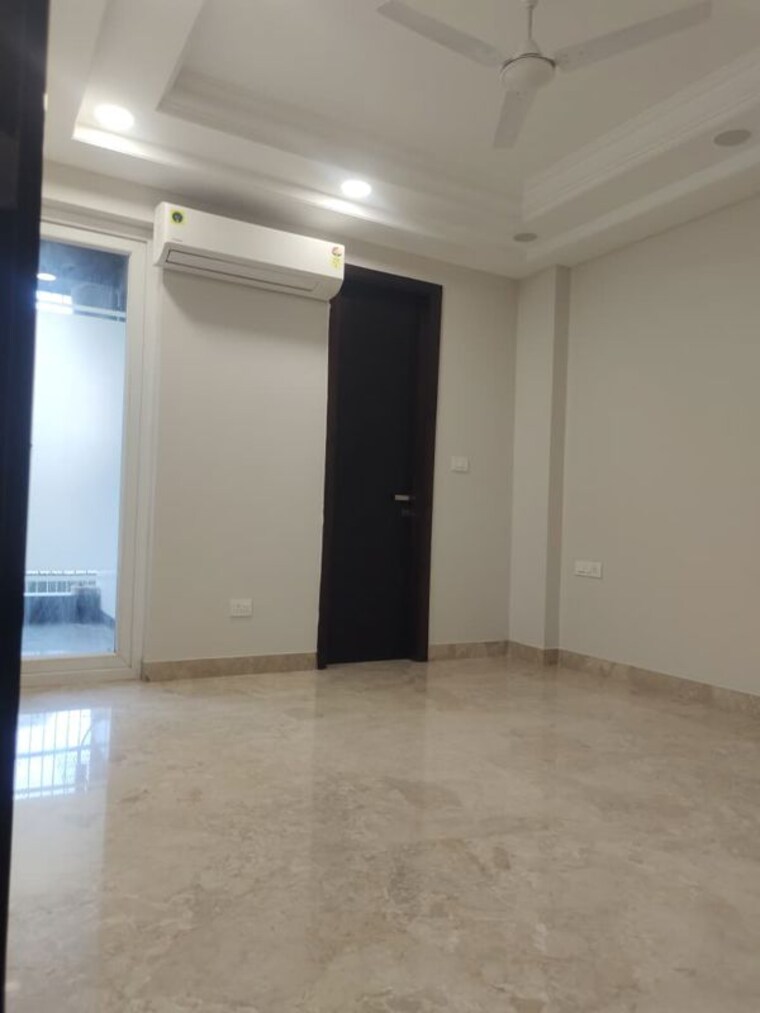 Room, east of kailash 4 Bedroom 2200 Sq.Ft. Builder Floor In East Of Kailash Delhi 10259476