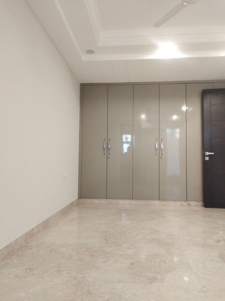Room, east of kailash 4 Bedroom 2200 Sq.Ft. Builder Floor In East Of Kailash Delhi 10259476