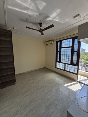 Room in 3 BHK Builder Floor at Saket – for Rent
