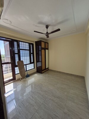 Room in 3 BHK Builder Floor at Saket – for Rent
