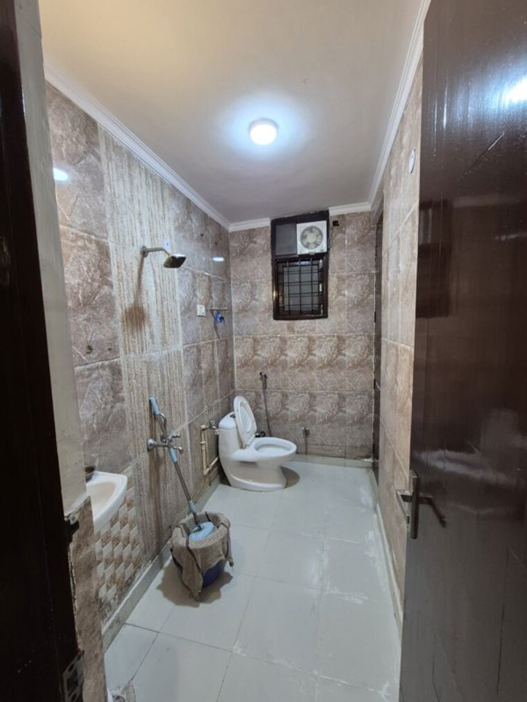 Bathroom, saket 3 Bedroom 1200 Sq.Ft. Builder Floor In Saket Delhi 10259551